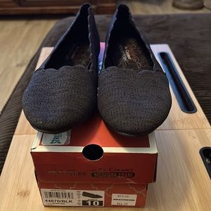 Sketchers women’s slip on shoes